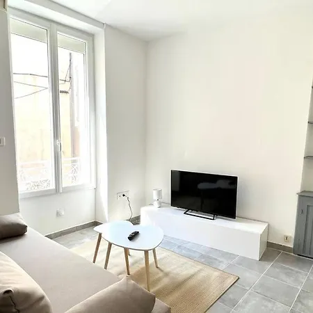 Deux Pieces En Centre Nimes